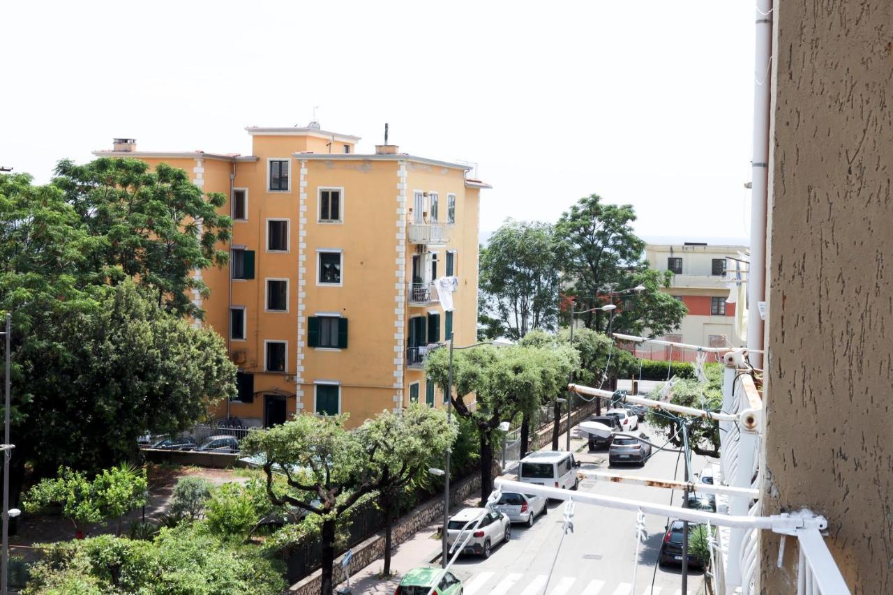 Bright Apartment Near The Sea With Parking Salerno Kültér fotó