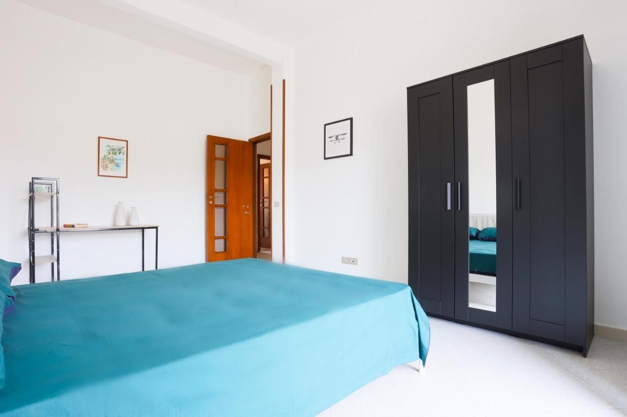 Bright Apartment Near The Sea With Parking Salerno Kültér fotó