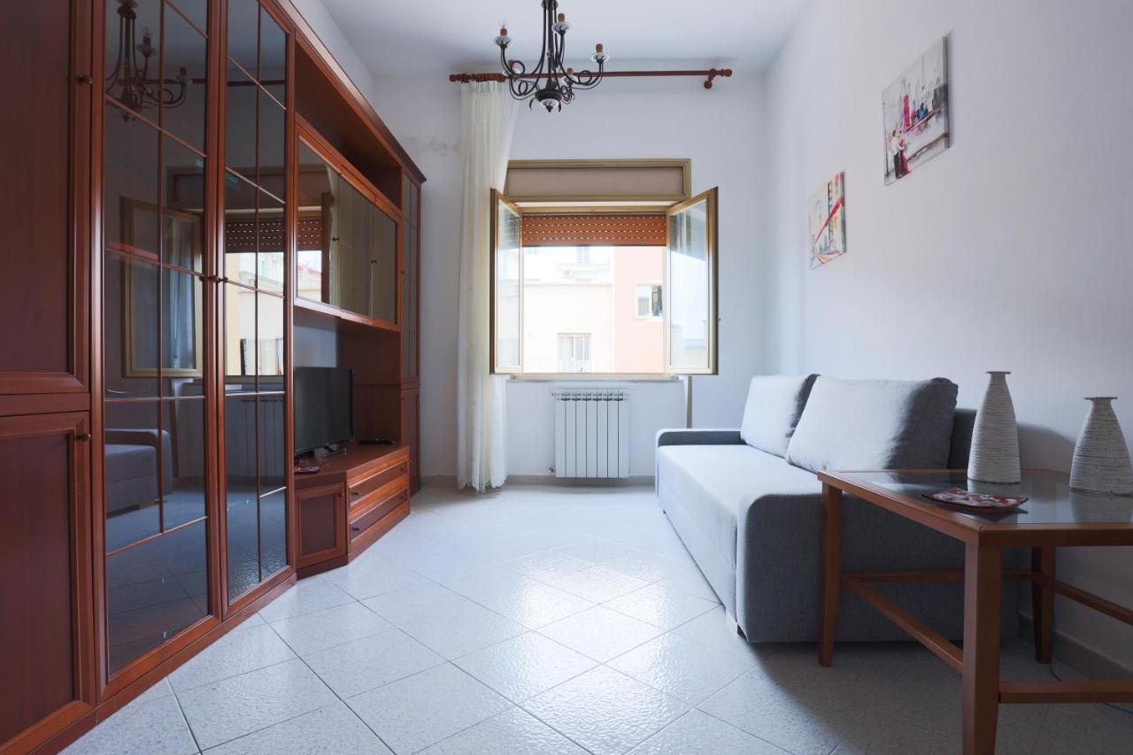 Bright Apartment Near The Sea With Parking Salerno Kültér fotó
