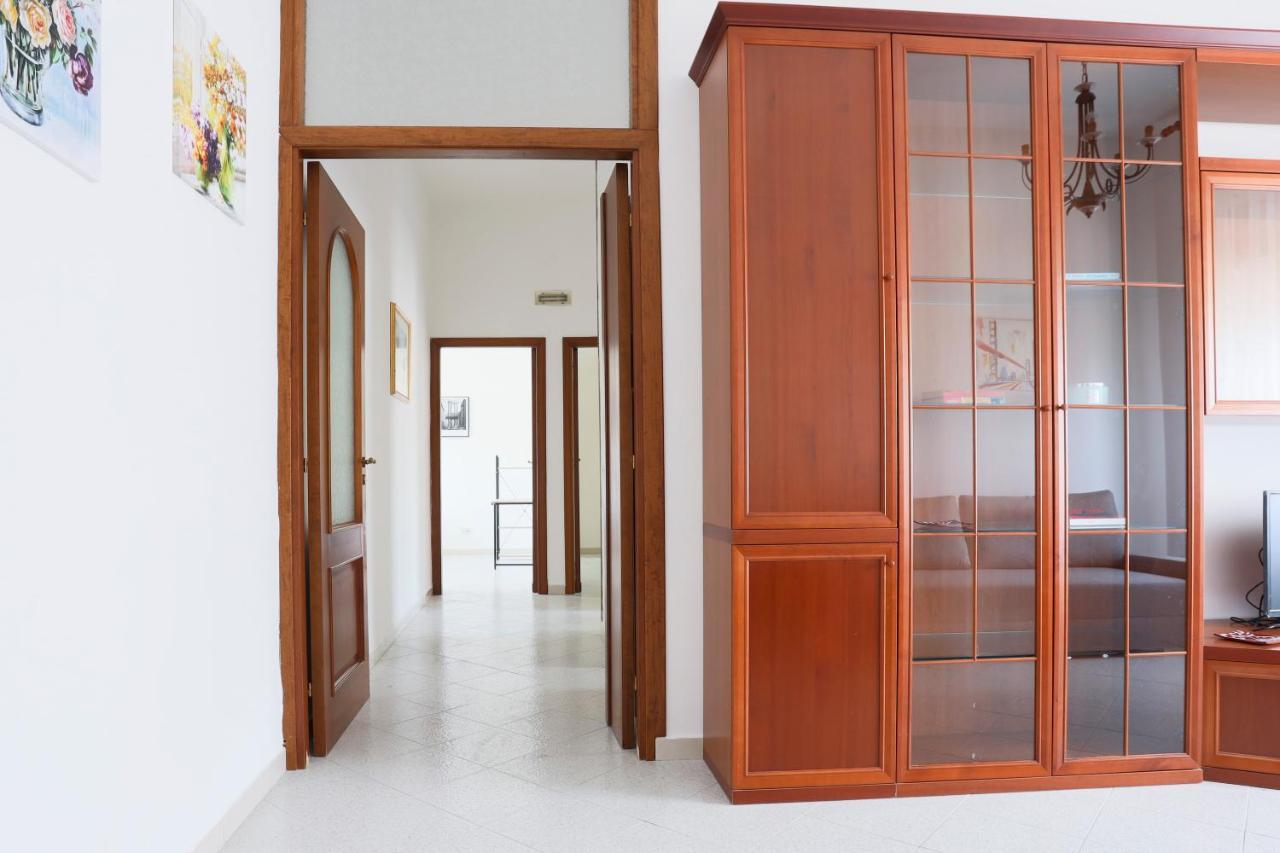 Bright Apartment Near The Sea With Parking Salerno Kültér fotó